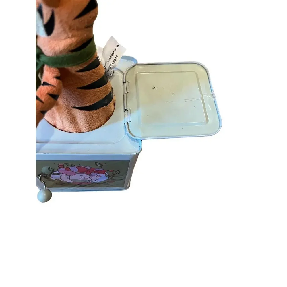 Rare 2010 Gemmy Disney Winnie the Pooh Tigger Jack in the Box Christmas